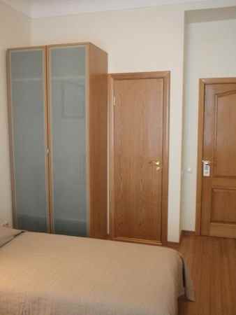 هتل روساپارت نمای کمد لباس اتاق