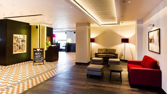 هتل هالیدی این موسکووسکی نمای لابی