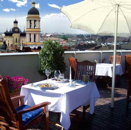 هتل کورینتیا نمای تراس رستوران