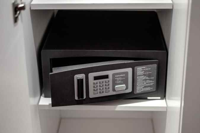 هتل هالیدی این سیمونووسکی نمای گاو صندوق