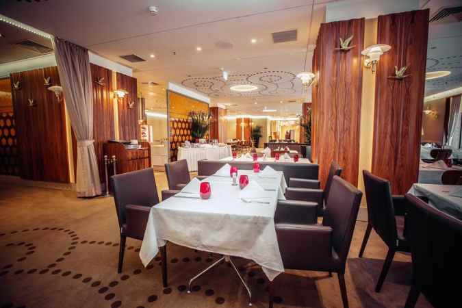 هتل کرون پلازا لیگووسکی نمای رستوران