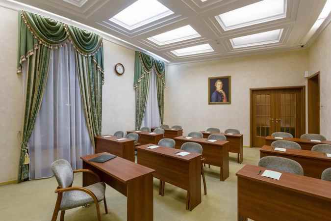 هتل بوداپست نمای کلاس درس