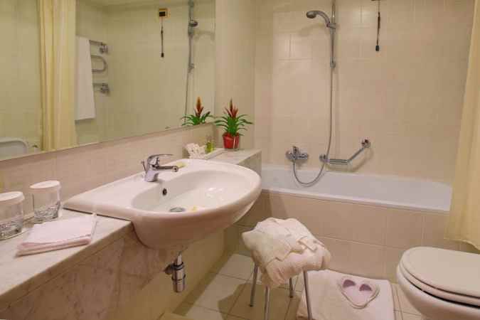 هتل گلدن رینگ نمای سرویس حمام