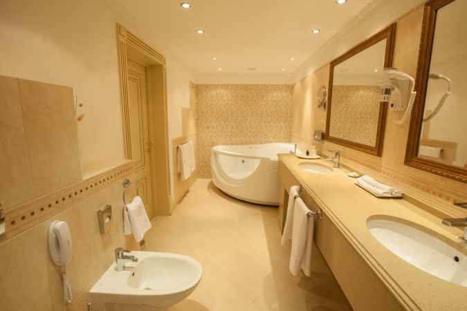 هتل کرستن نمای سرویس حمام