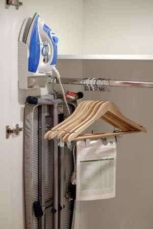 هتل هالیدی این سیمونووسکی نمای اتو و میز اتو