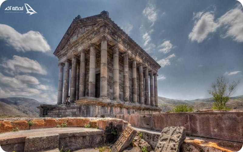 معماری و سنگ های معبد گارنی