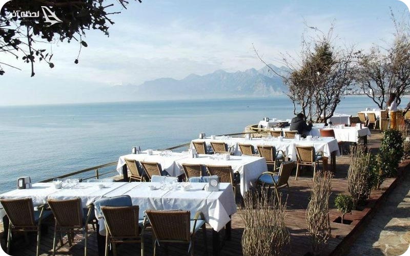 نمای بیرون کافه اردر لانژ