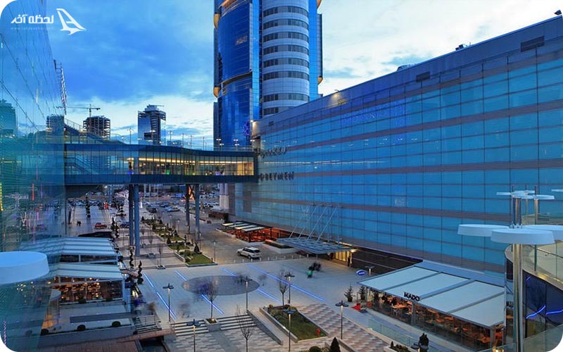 معماری و فضای بیرونی مرکز خرید 