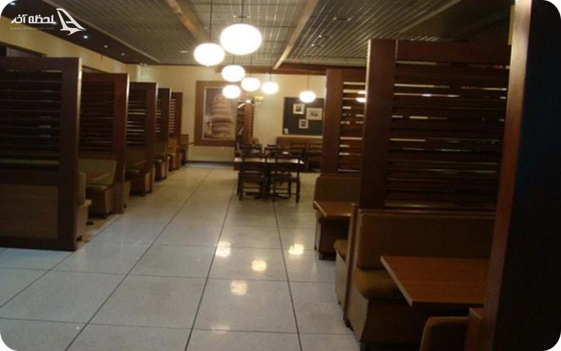 داخل رستوران کافه مانلی کیش
