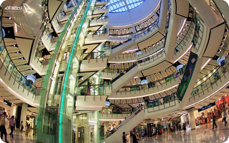 نمای زیبای مرکز خرید پلاتینیوم
