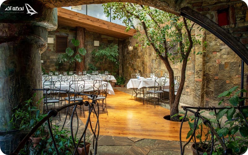 رستوران این د شادو آومتخی 