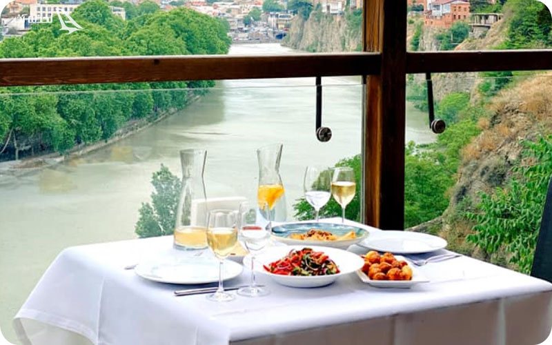 رستوران In the Shadow of Metekhi