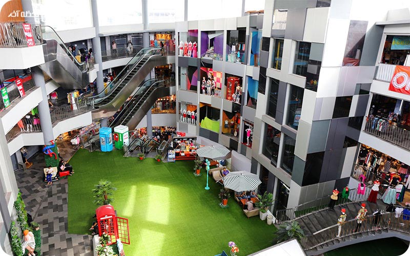 داخل مرکز خرید پلاتینیوم