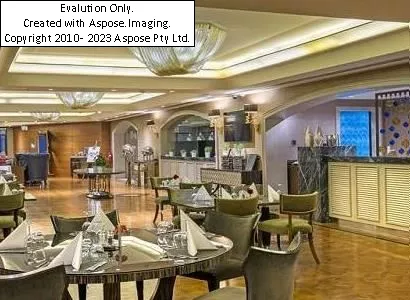 رستوران هتل تایتانیک بیزینس گلدن هورن