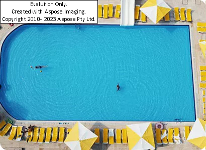 نمایی از استخر هتل