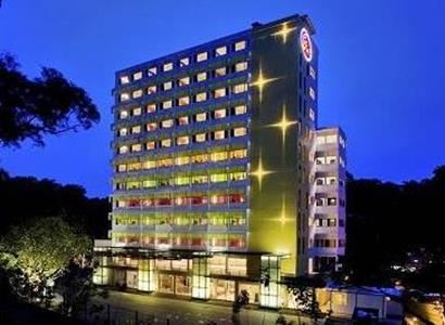 Re at Pearls Hill Re at Pearls Hill