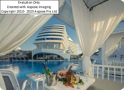 Hotelتیتانیک بیچ لارا