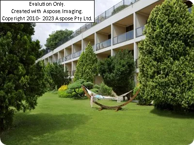 Hilton Istanbul bosphorus حیاط