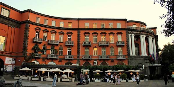 Grand Hills Grand Hills